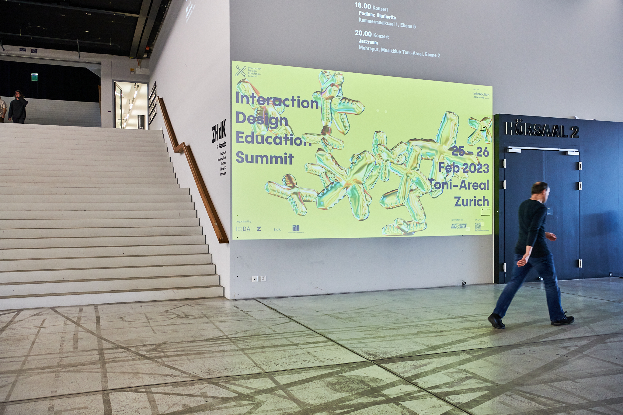 Banner projection Toni Areal entrance